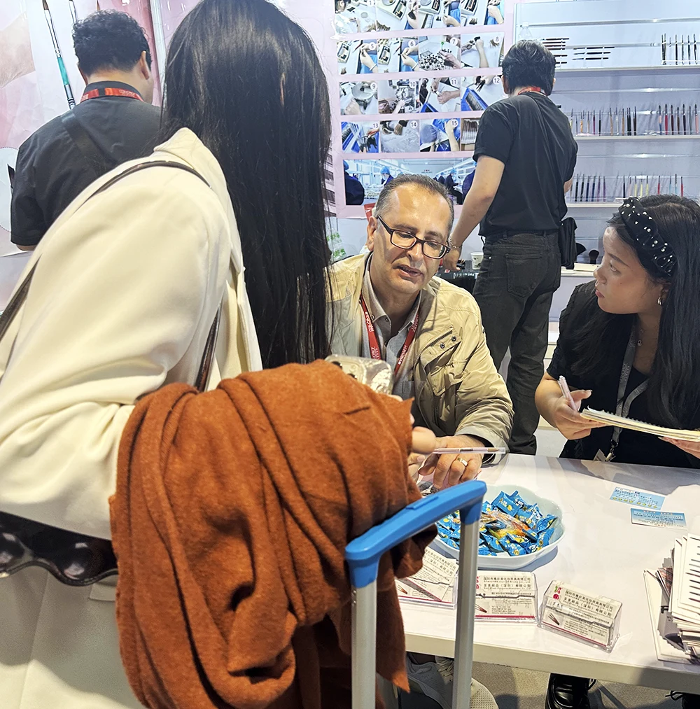 Cosmoprof HK 2024, tapasi monia kynsiharjoja vanhoja ja uusia freindejä.